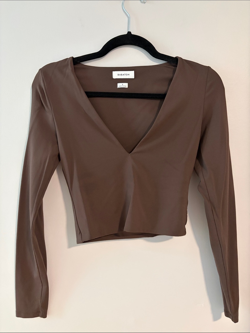 Babaton Chocolate Brown Long Sleeve V-Neck Crop Top